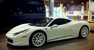 justin-bieber-gets-pulled-over-by-police-in-white-ferrari-458_3